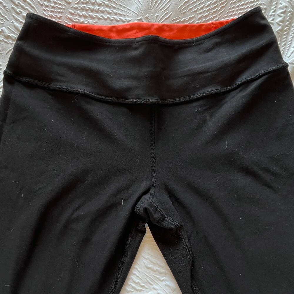 Women's Lululemon Reversible Black, Coral Leggings Size 6 Used/Fair Condition - Picture 5 of 7